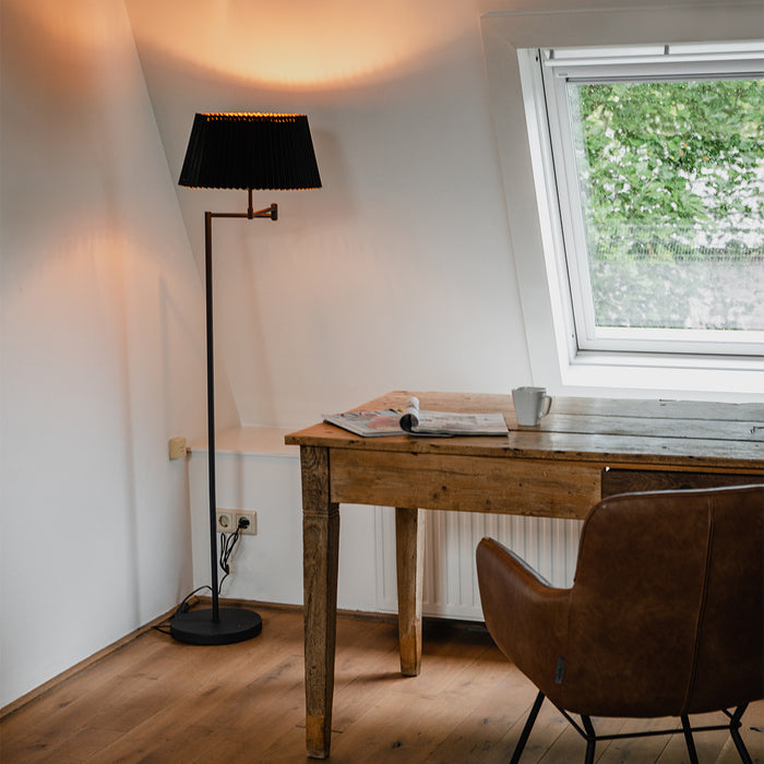 QAZQA Vloerlamp zwart met zwart plisse kap en verstelbare arm - Ladas