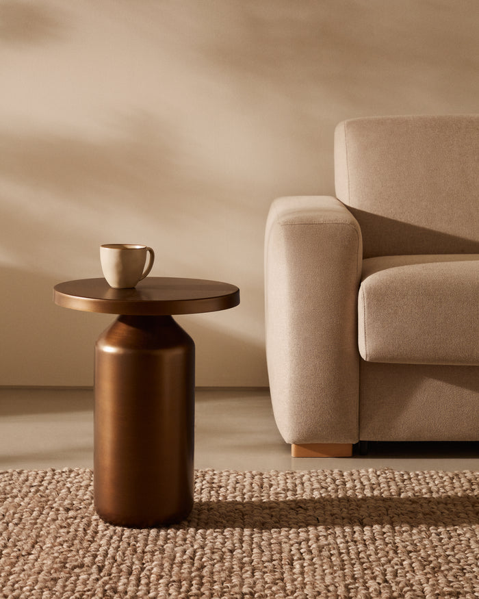 Kave Home - Ronde bijzettafel Malya in metaal met koperen afwerking Ø