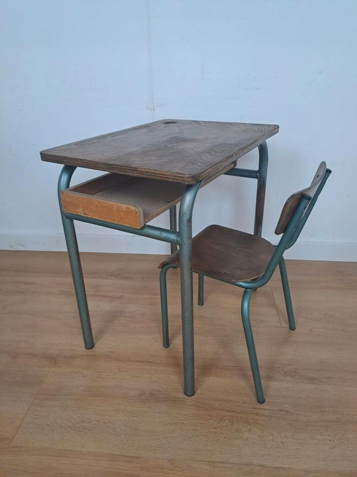 Reliving Vintage Industriële Franse Schooltafel Met Stoel