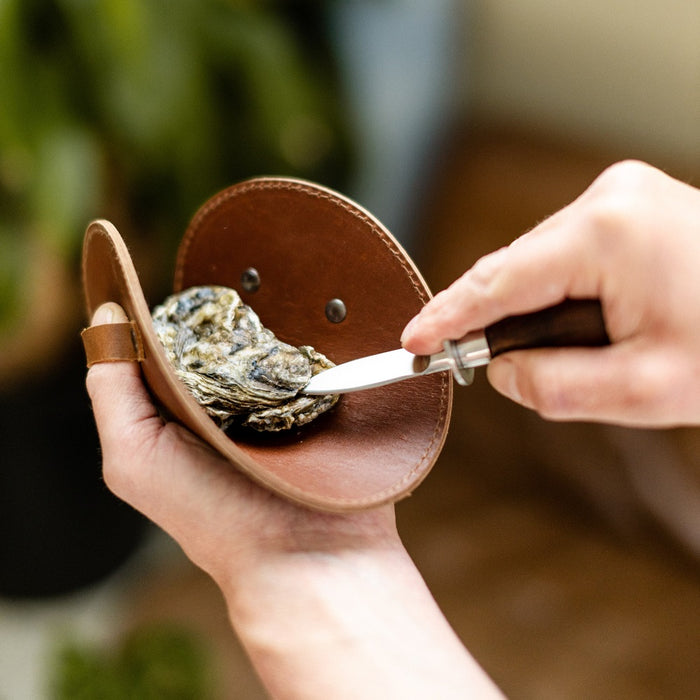 Brût Homeware, Oestermes met leren handschoen