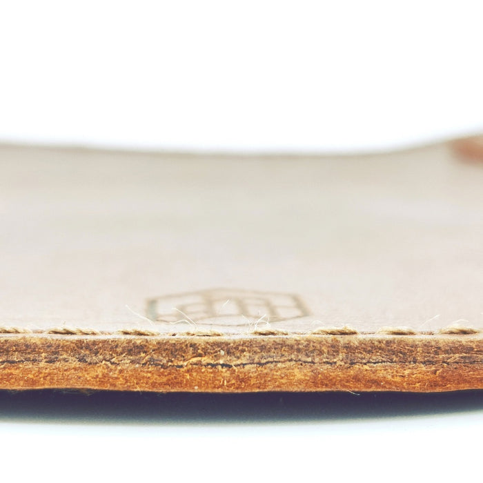 Brût Homeware, Oestermes met leren handschoen