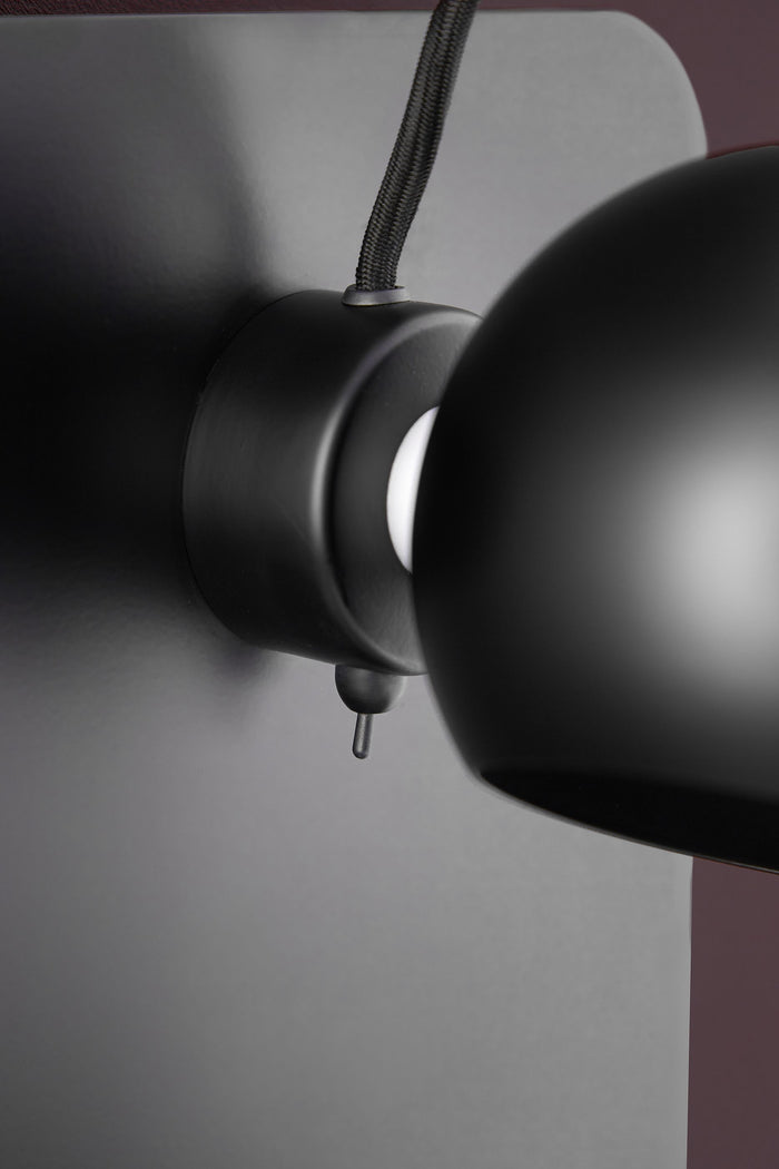 Frandsen Ball wandlamp met usb-poort mat wit