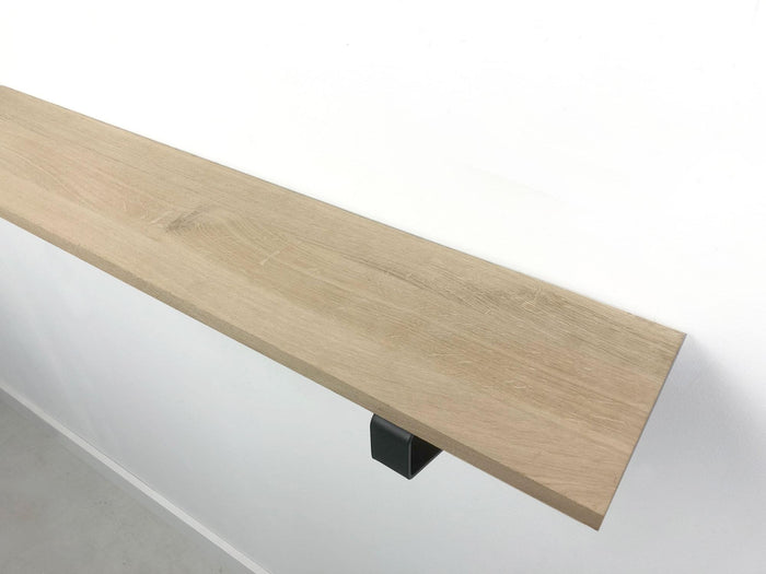 Woodbrothers Eiken 18mm wandplank recht 140cm op 30cm diepe dragers