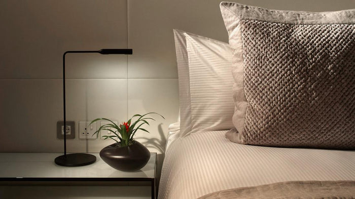 Lumina Flo grommet F46 tafellamp LED 2700K mat wit