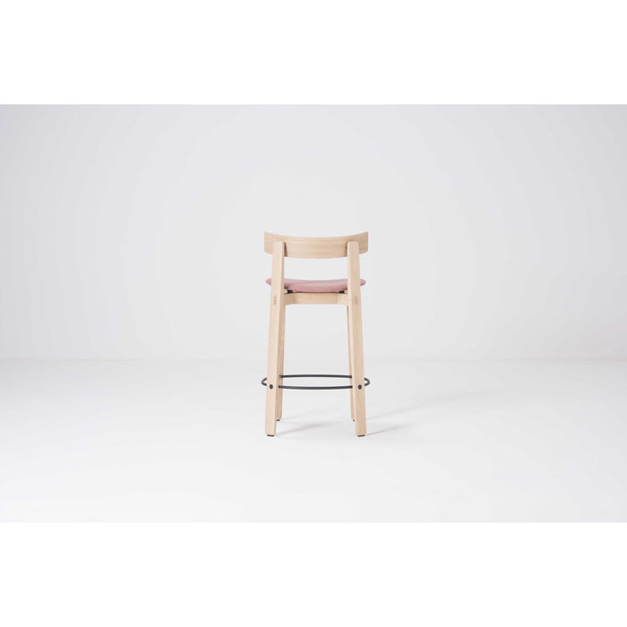 Nora barkruk met leuning - laag whitewash Main Line Flax Barbarican