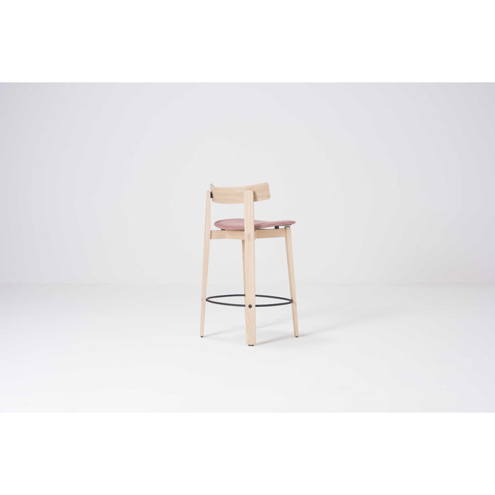 Nora barkruk met leuning - laag whitewash Main Line Flax Barbarican