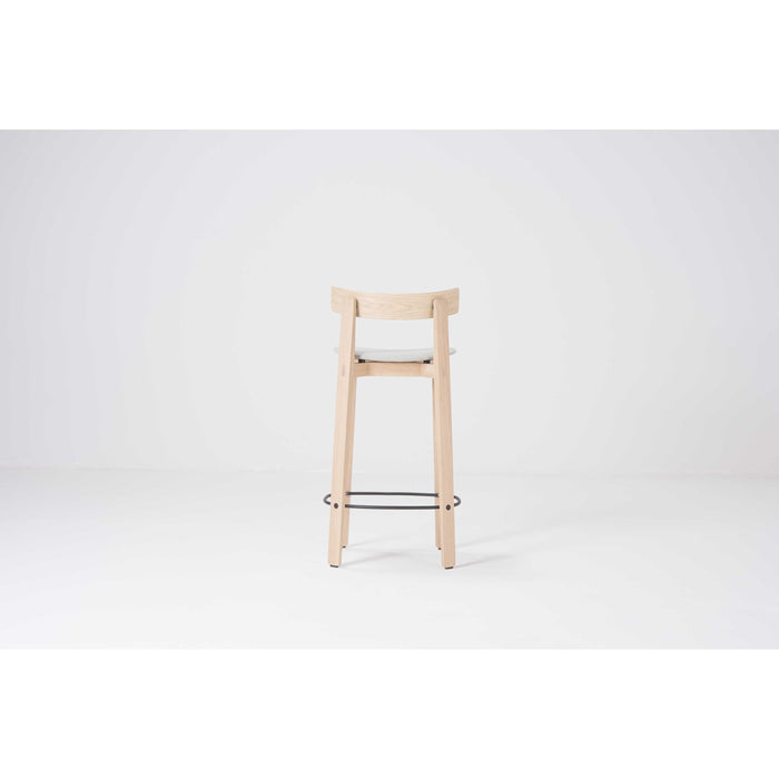 Nora barkruk met leuning whitewash Main Line Flax Newsbury