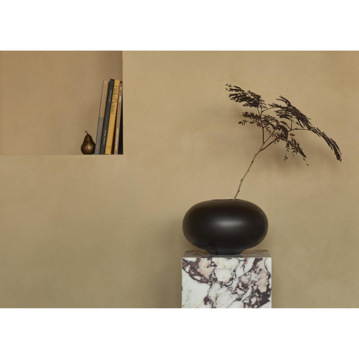 Audo Copenhagen Plinth Pedestal bijzettafel grijs Kendzo marmer