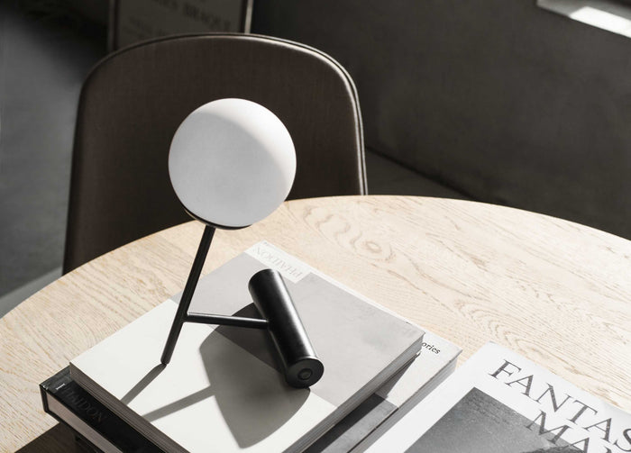 Audo Copenhagen Phare tafellamp LED oplaadbaar Burned Red