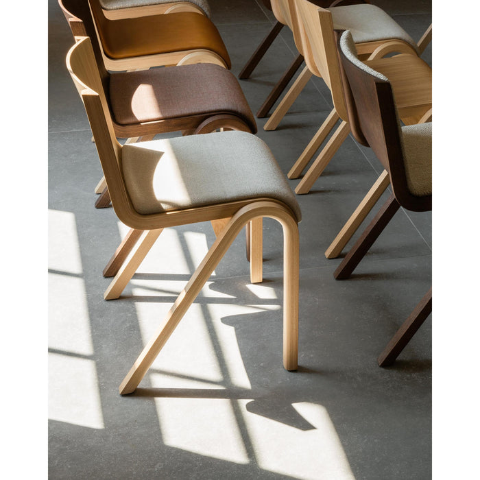 Audo Copenhagen Ready eetkamerstoel zwart eiken, gestoffeerd Bouclé 06