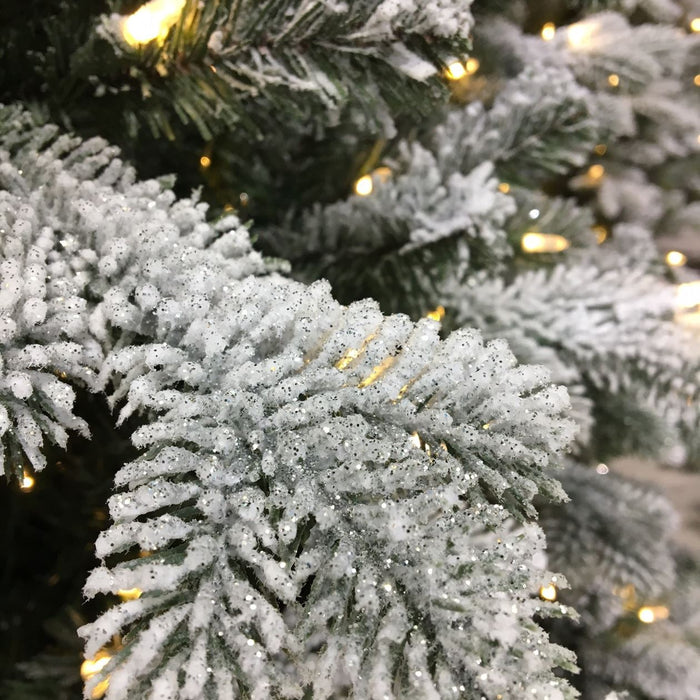 Snowy Sheffield kunstkerstboom - 228 cm - groen - Ø 145 cm - 2.610