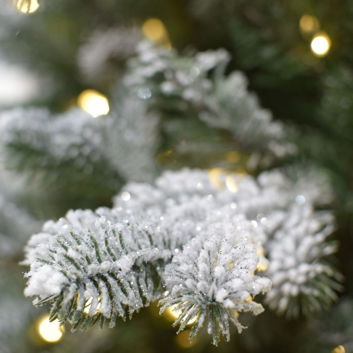 Snowy Sheffield kunstkerstboom - 228 cm - groen - Ø 145 cm - 2.610