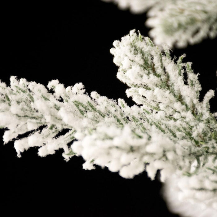 Oslo Snow Pine kunstkerstboom - 150 cm - groen - Ø 88 cm - 1.110 tips