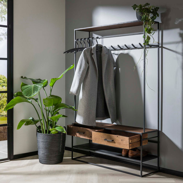 by fonQ Nino Garderoberek - 9 haken