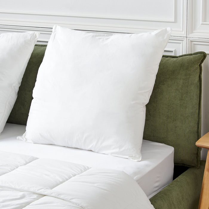 Beliani - TRIGLAV - Hoofdkussen hoog - Wit - 80 x 80 cm - Polyester