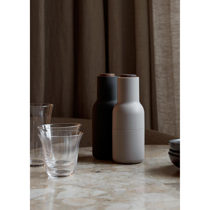 Audo Copenhagen Bottle Grinder peper- en zoutmolen Nudes walnoot