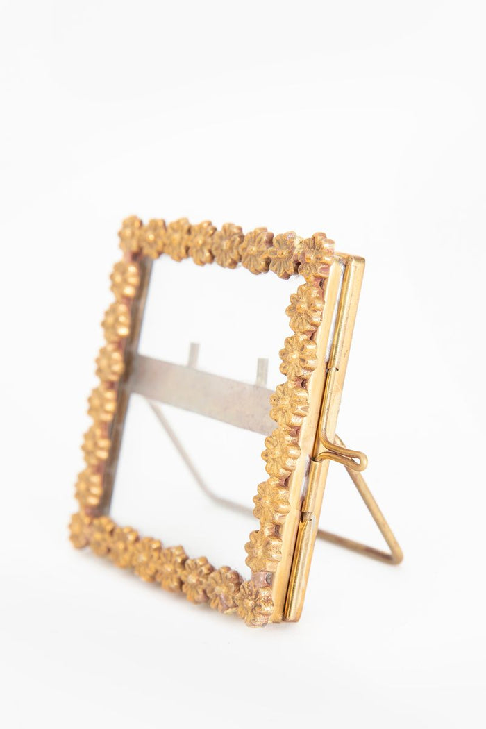 Sissy-Boy Goudkleurig fotolijstje dubbelglas staand met madeliefjes