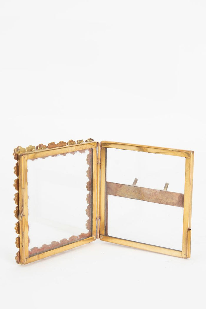 Sissy-Boy Goudkleurig fotolijstje dubbelglas staand met madeliefjes