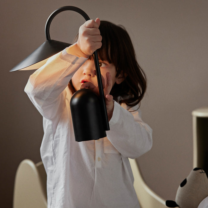 Ferm Living Arum Oplaadbare Tafellamp - Zwart