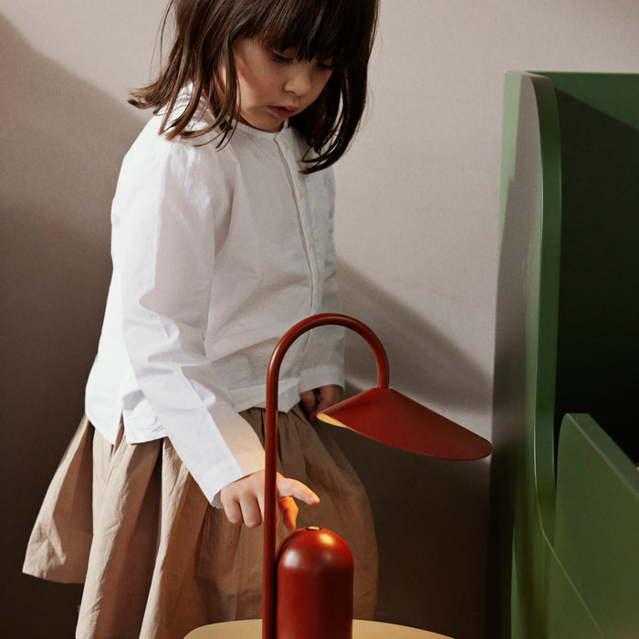 Ferm Living Arum Oplaadbare Tafellamp - Oxide Red