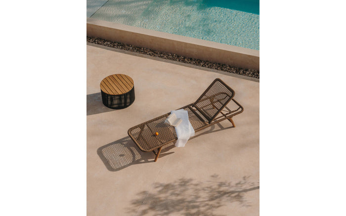 Kave Home - Dandara ligstoel met beige stalen frame, touw en poten van