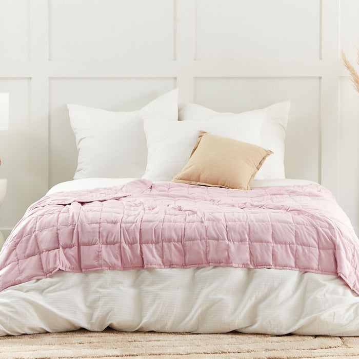 Beliani-NEREID-Verzwaringsdeken-Pastelroze-135 x 200 cm-Polyester