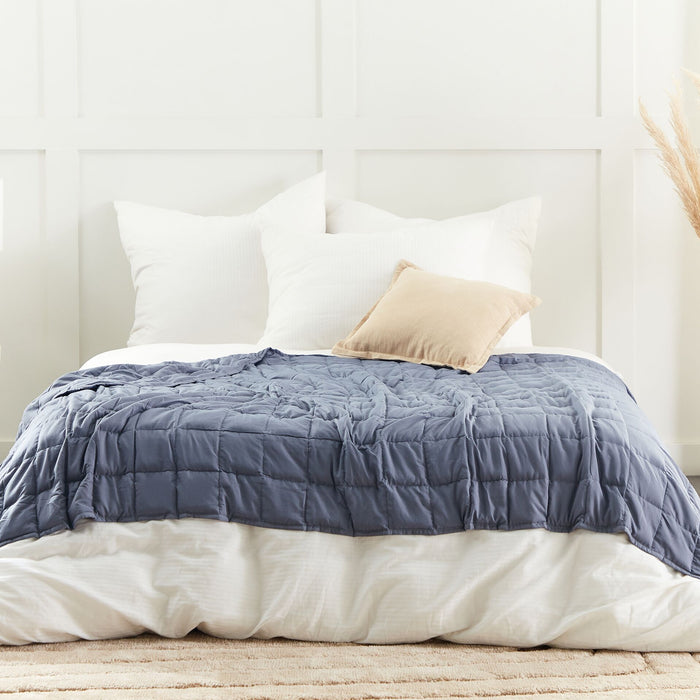 Beliani - NEREID - Verzwaringsdeken - Blauw - 150 x 200 cm - Polyester