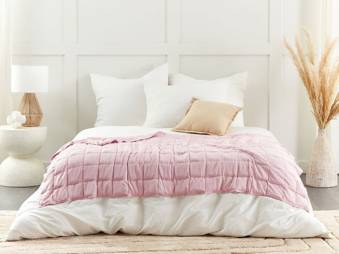 Beliani-NEREID-Verzwaringsdeken-Pastelroze-120 x 180 cm-Polyester