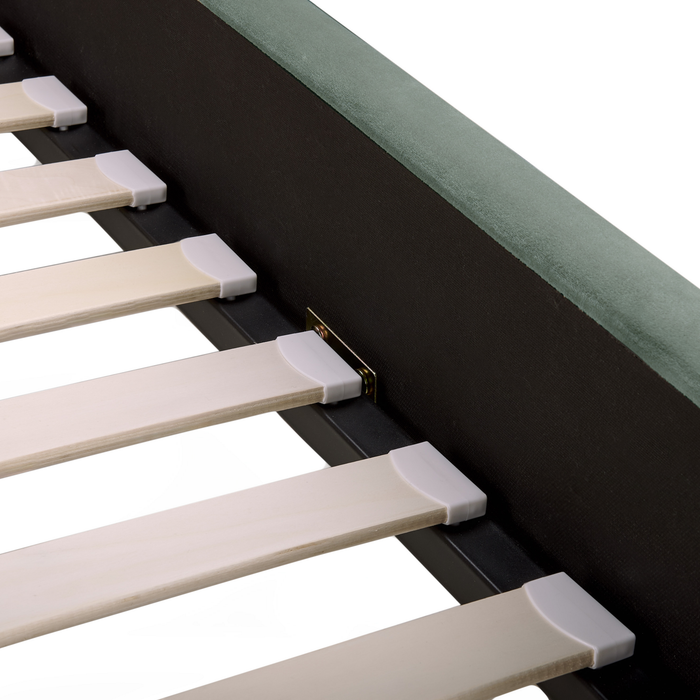 Beliani - AMBILLOU - Tweepersoonsbed - Groen - 180 x 200 cm - Fluweel