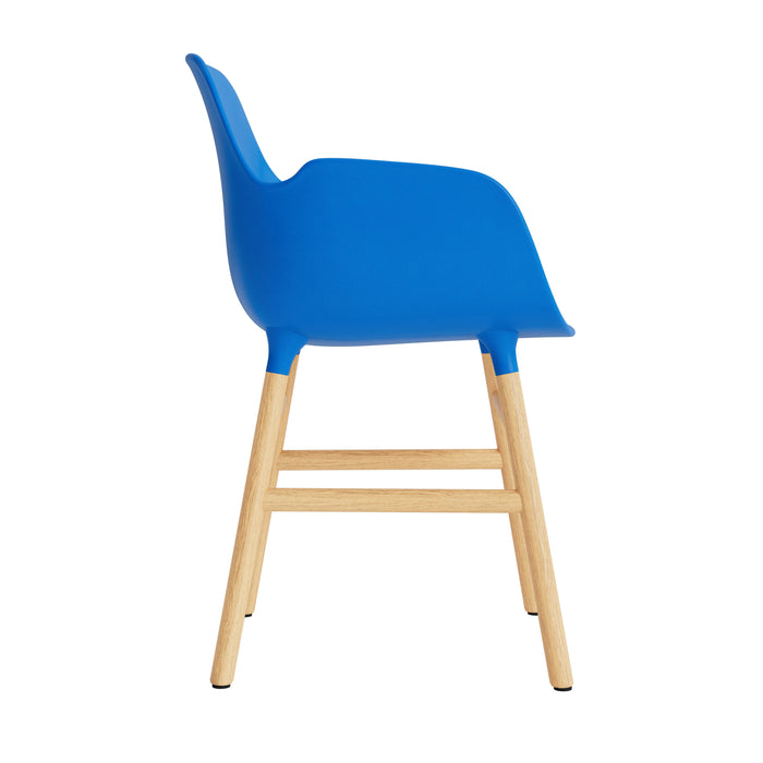 Normann Copenhagen Form Stoel met Armleuning - Eiken - Bright Blue