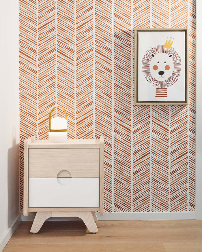 Kave Home - Uriana behangpapier in wit met bruine streepprint, 10 x