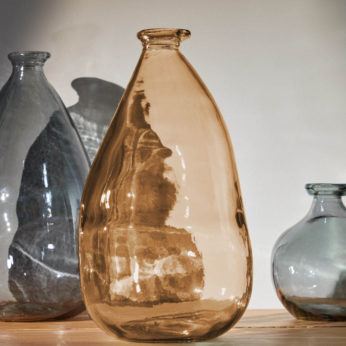 Kave Home - Brenna medium glazen vaas bruin 100% gerecycled