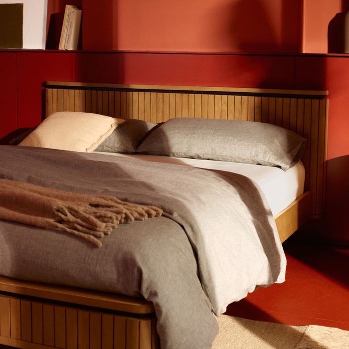 Kave Home - Licia bed van massief mangohout en zwart gelakt metaal,