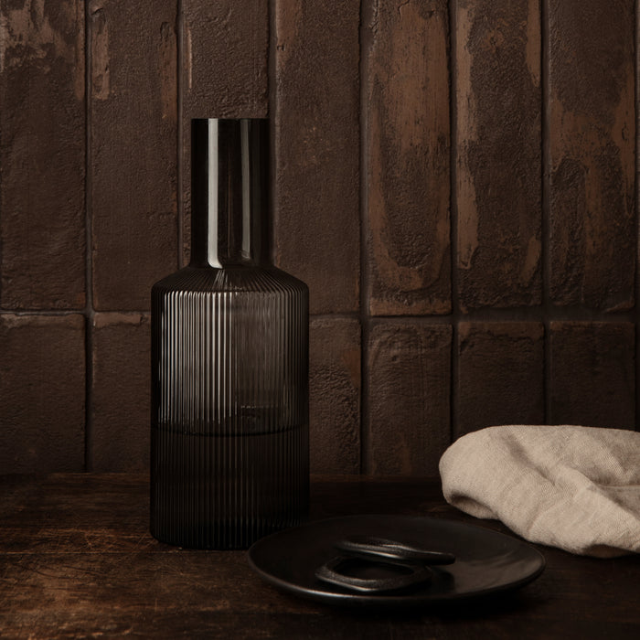 Ferm Living Ripple Karaf 1 L - Smoked Grey