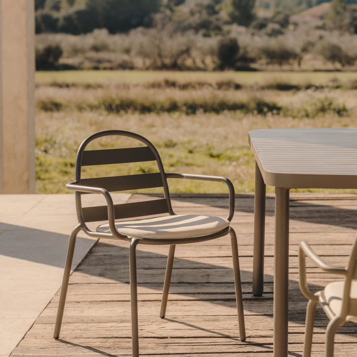 Kave Home - Joncols buitenstoel in aluminium met groen gelakte