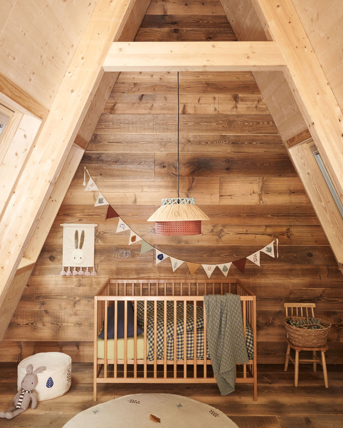 Kave Home - Wit katoenen Yanil-wandkleed met konijntje en roze