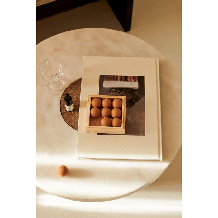 Frama Sintra bijzettafel Ø60 kurk|Ruivina marmer zwart