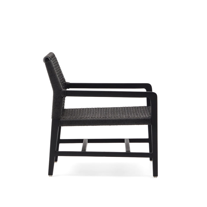 Kave Home - Fauteuil Sabolla van massief teakhout met zwarte afwerking