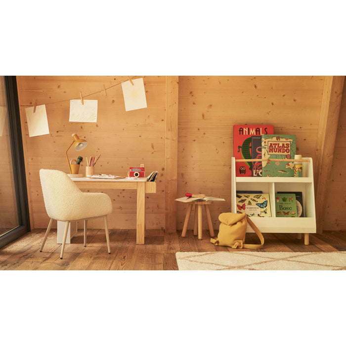 Kave Home - Konna-kinderstoel in wit bouclé en beige stalen poten
