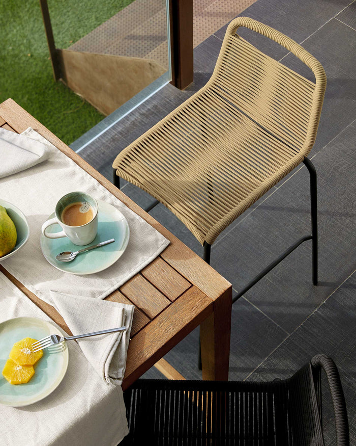 Kave Home - Lambton Kruk in bruin touw en staal met zwarte afwerking