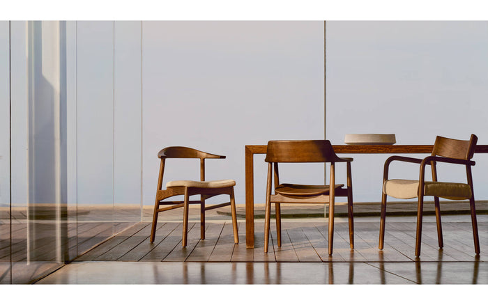 Kave Home - Stoel Falconera afneembare hoes massief eikenhout met