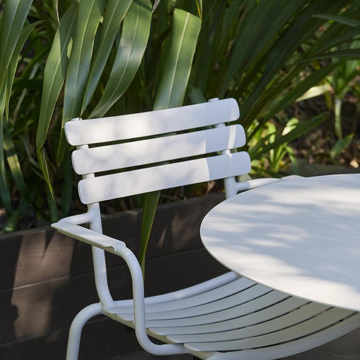 Houe Pico tuintafel Ø74 Muted white, rond onderstel