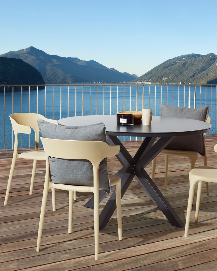 Beliani - GUBBIO - Eetkamerstoel set - Beige - Polypropyleen