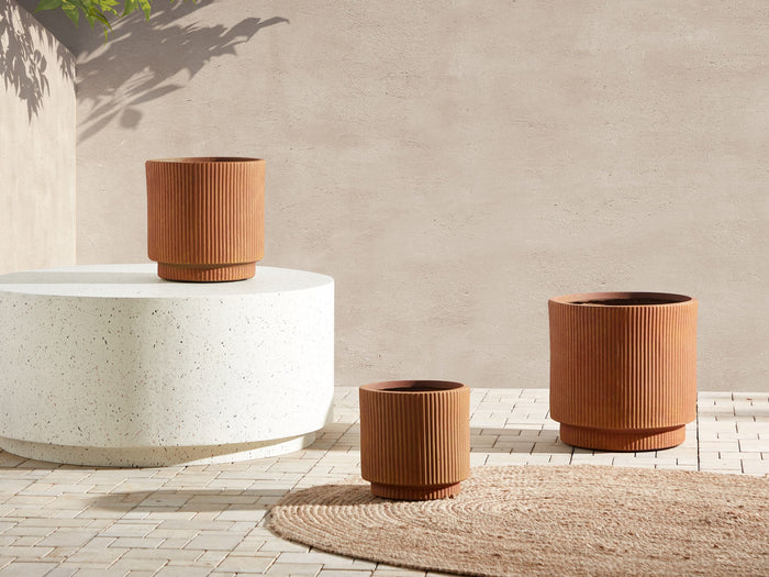 Beliani - DARIA - Bloempot - 24x24x24 cm - Goudbruin - Kleivezels