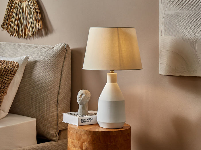 Beliani - LAMBRE - Tafellamp - Wit - Keramiek