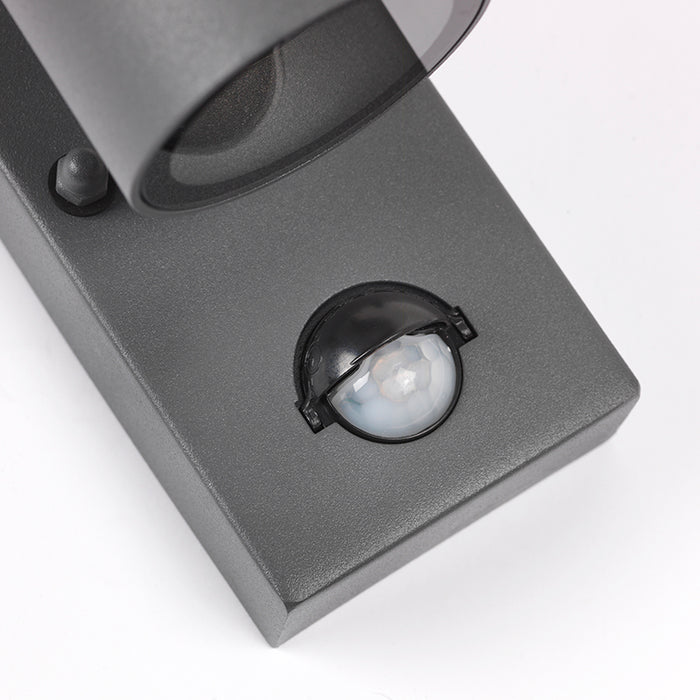 QAZQA Buitenwandlamp antraciet IP44 met bewegingssensor - Solo