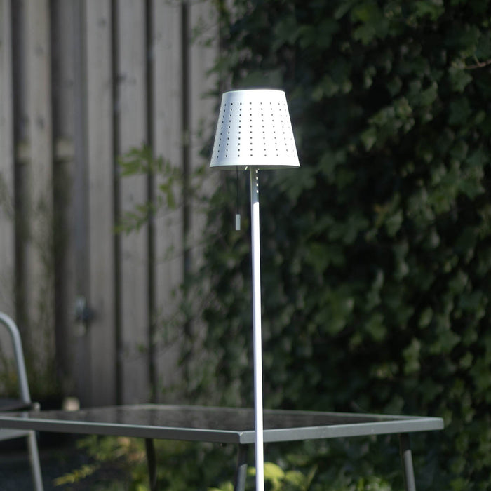 QAZQA Buiten vloerlamp wit incl. LED 3-staps dimbaar op solar - Ferre