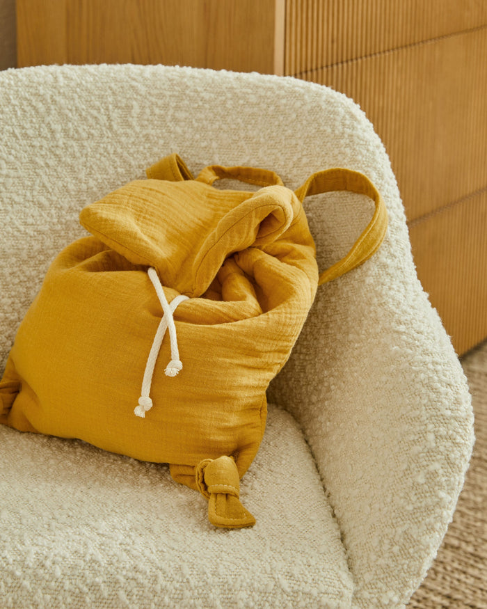 Kave Home - Konna-kinderstoel in wit bouclé en beige stalen poten