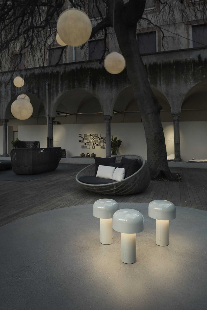 Flos Bellhop tafellamp LED oplaadbaar bruin