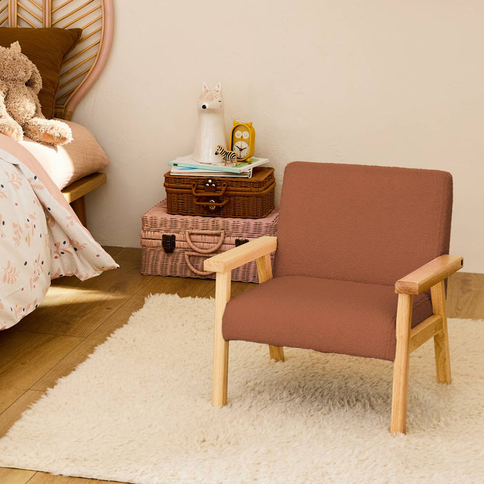 sweeek - Scandinavische kinderfauteuil in heveahout